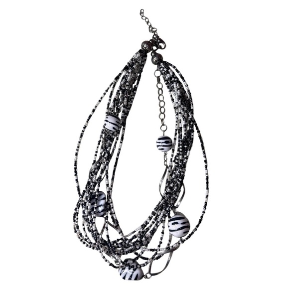Elegant Black and White Beaded Necklace - Picture 1 of 3